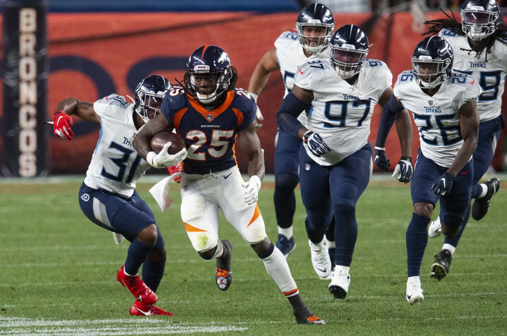 09_14_20 broncos titans1891.jpg